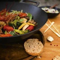 Wok Landmann 05387 - En Fonte émaillée - Adapté Aux Barbecues Gaz Et Charbon 6 Wok Landmann 05387 - En Fonte émaillée - Adapté Aux Barbecues Gaz Et Charbon -Accessoires de barbecue Soldes 53043835 3